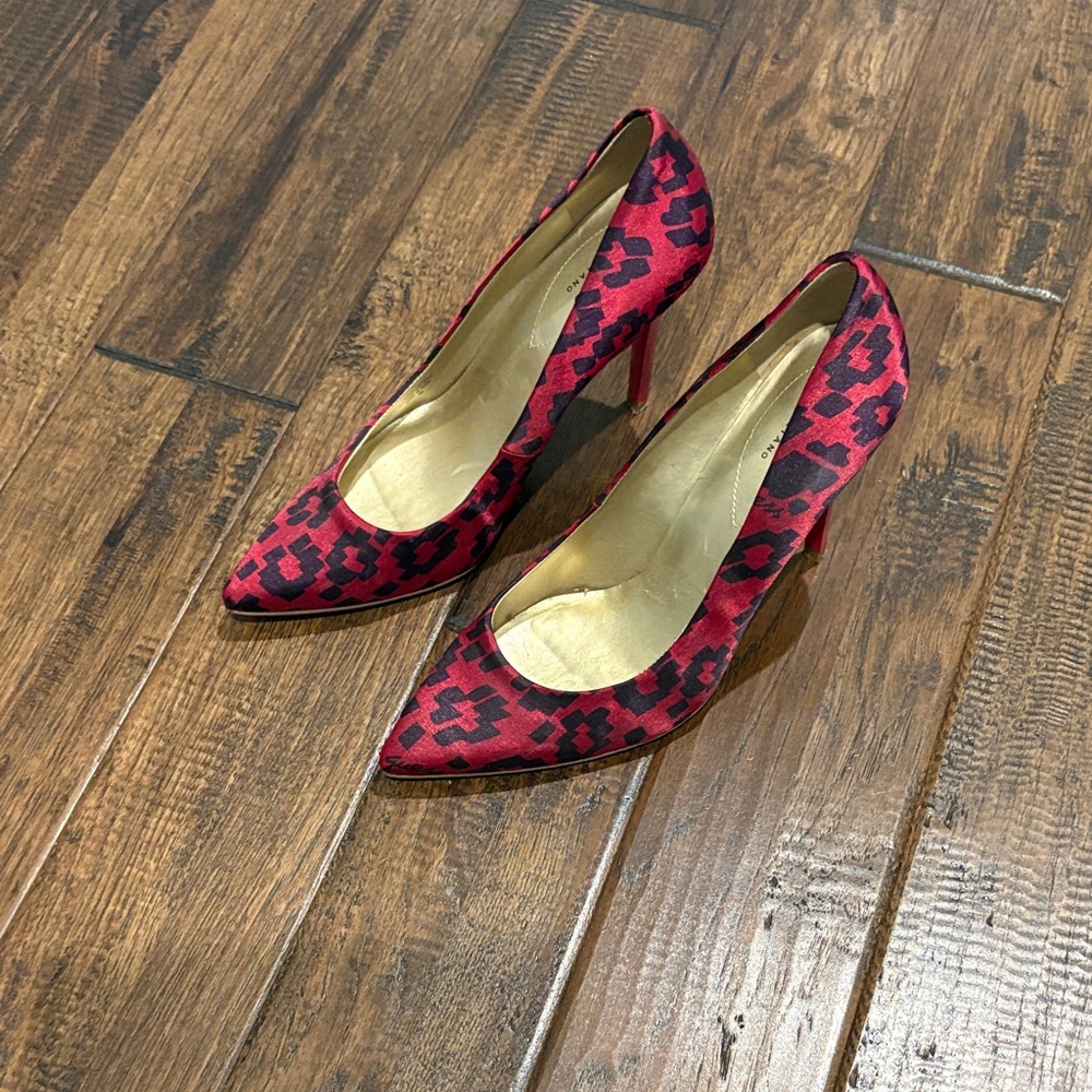 Guess Red and Black Patterned Heels